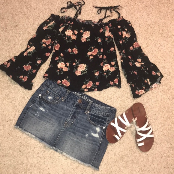 American Eagle Outfitters Tops - AE Off the Shoulder Top